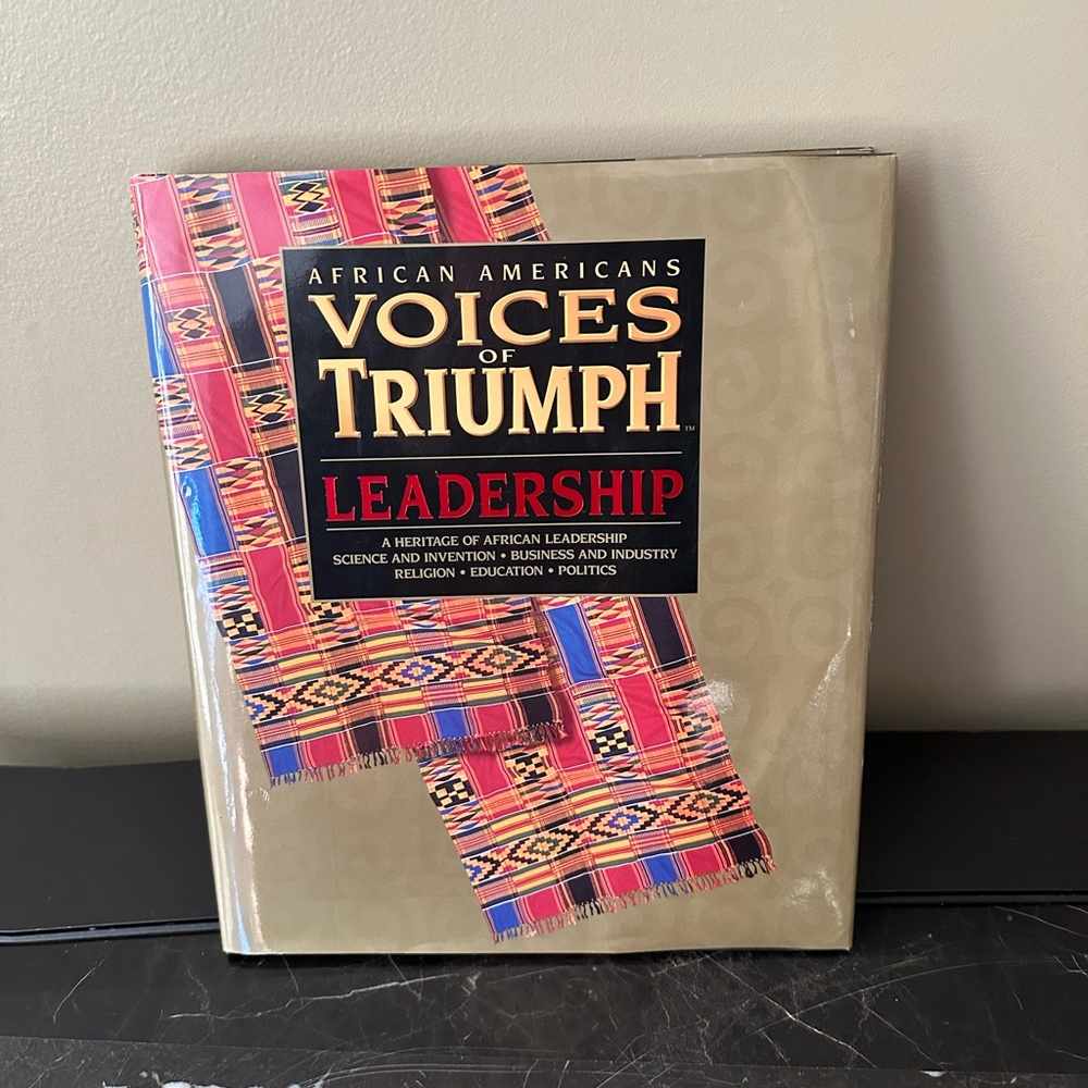 VTG 1993 COPYRIGHT - AFRICAN AMERICAN VOICES FOR TRIUMPH LEADERS HARD COVER BOOK